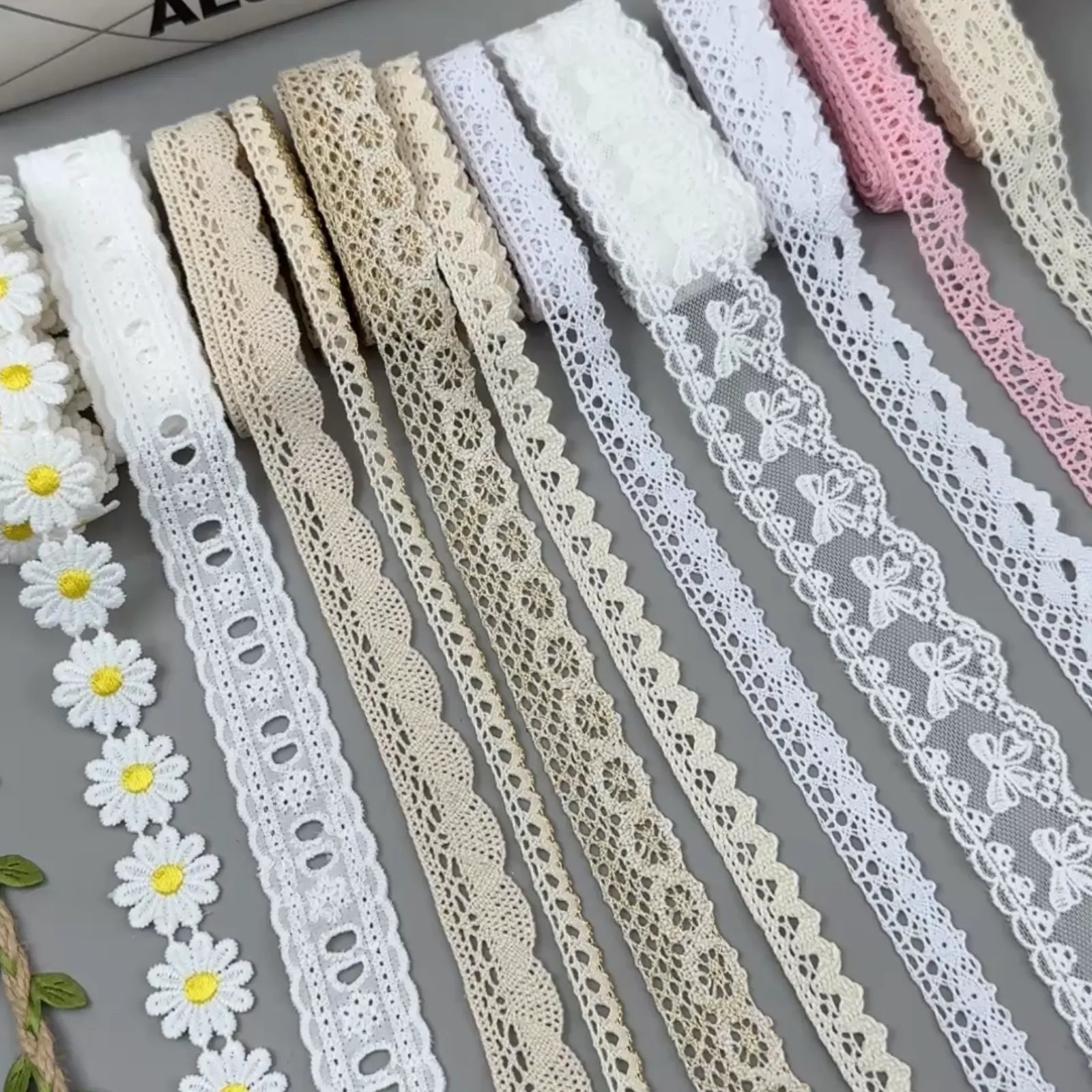 Close-Up of IDONGCAI Vintage Lace Ribbon Set – Detailed Crochet Scalloped Trim Texture for Sewing and Craft Projects